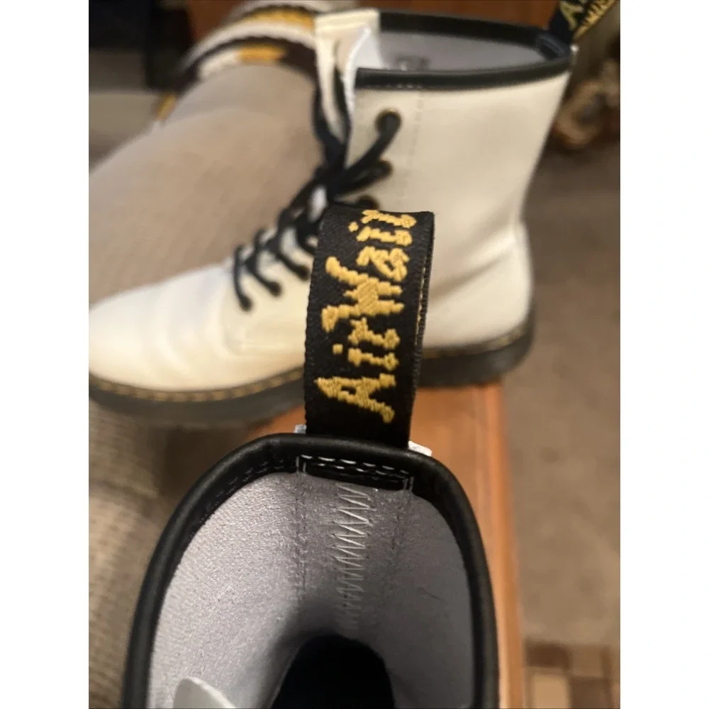 Drr. Martens product pair